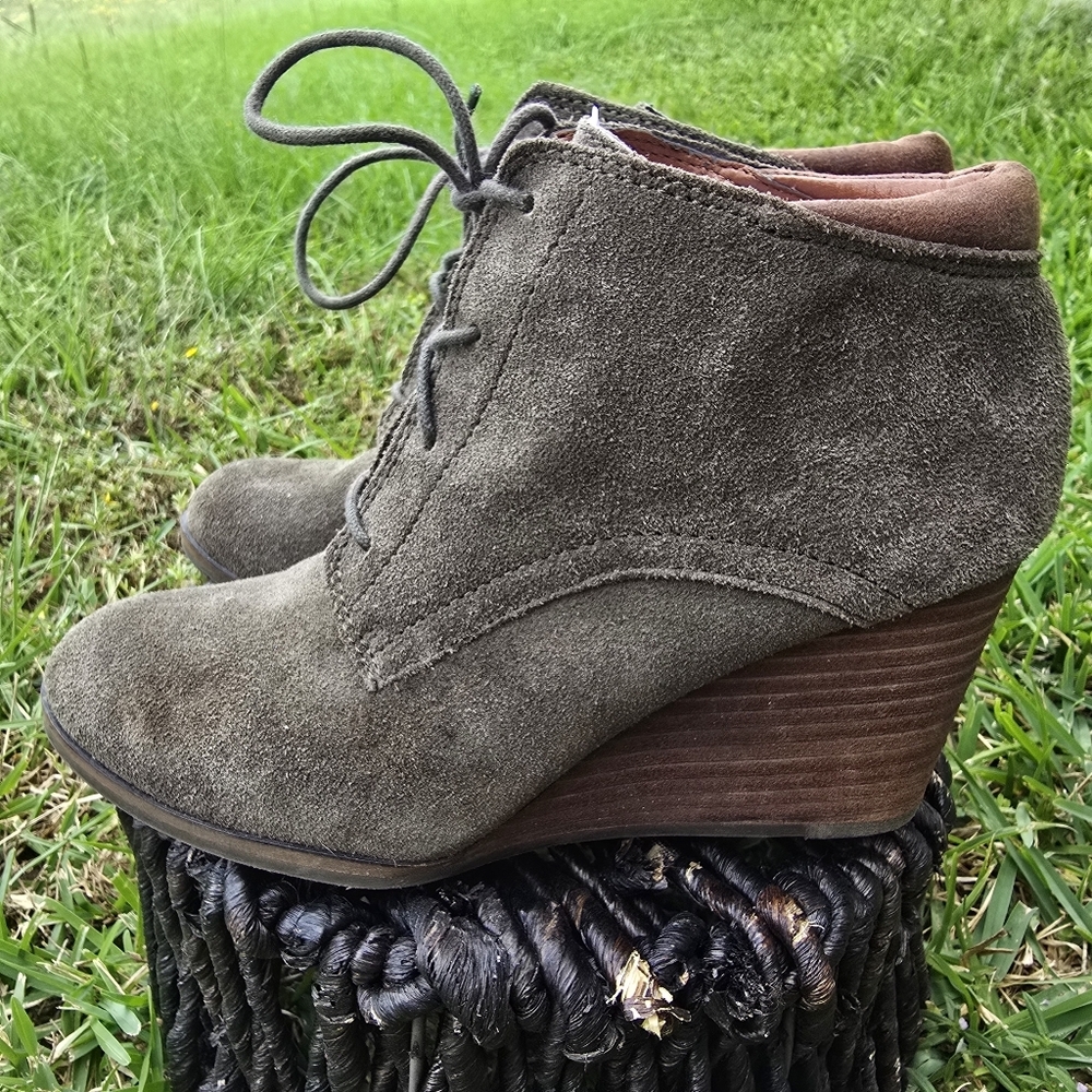 Lucky Brand LK-Sumba Dark Moss  Suede Green Ankle Boots Size 7 M